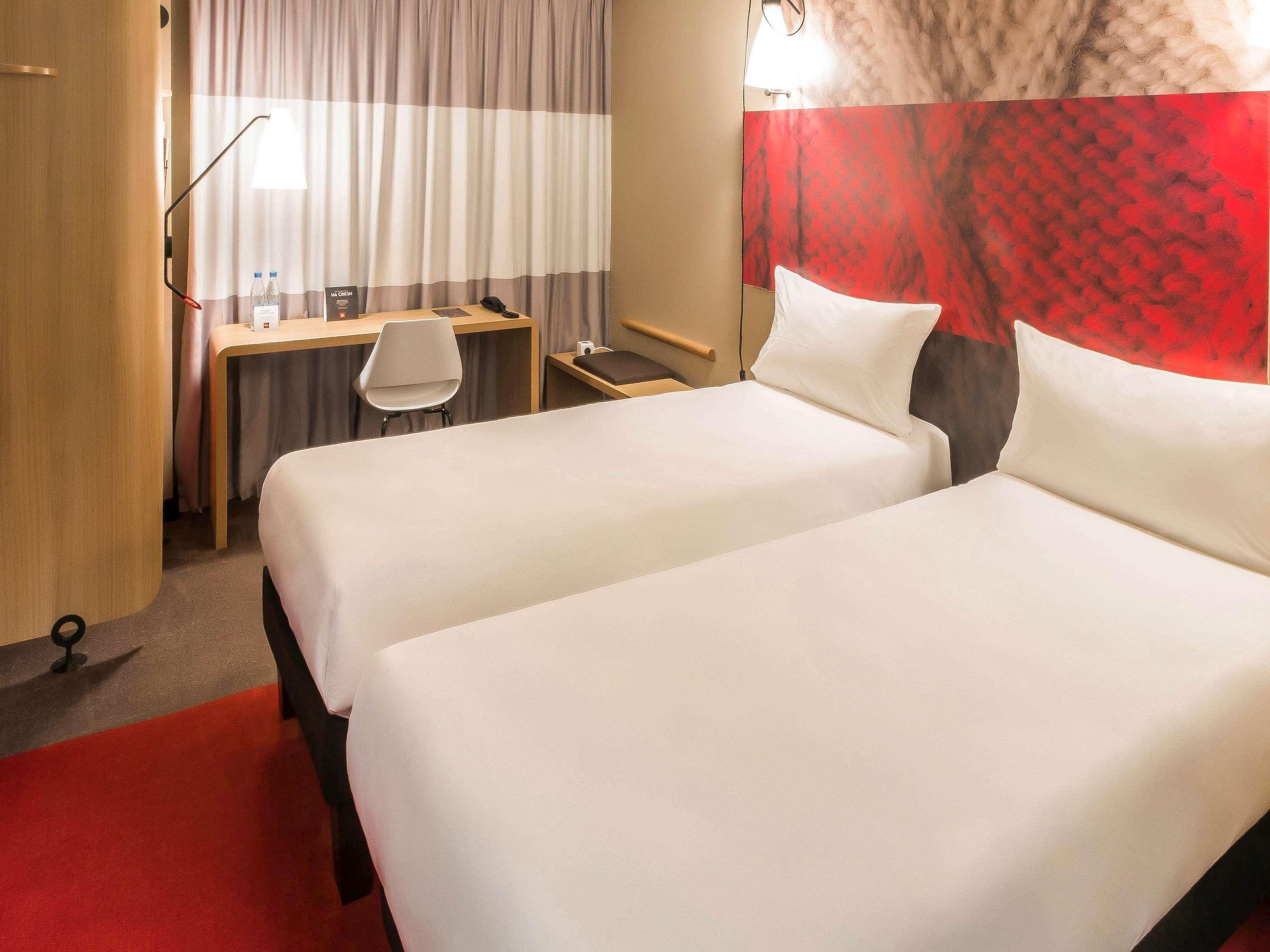 Hotel ibis London Stratford Exterior foto