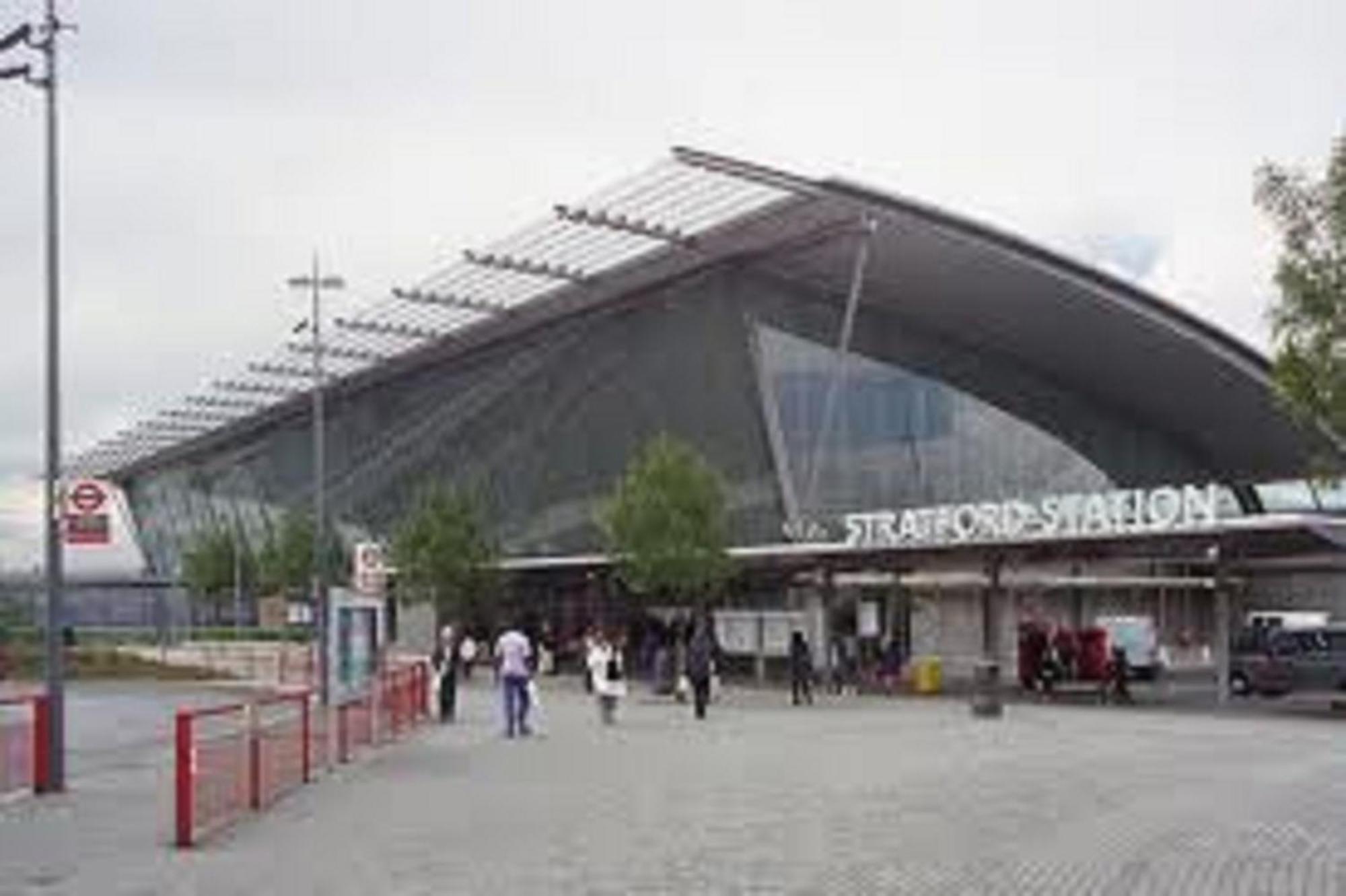 Hotel ibis London Stratford Exterior foto