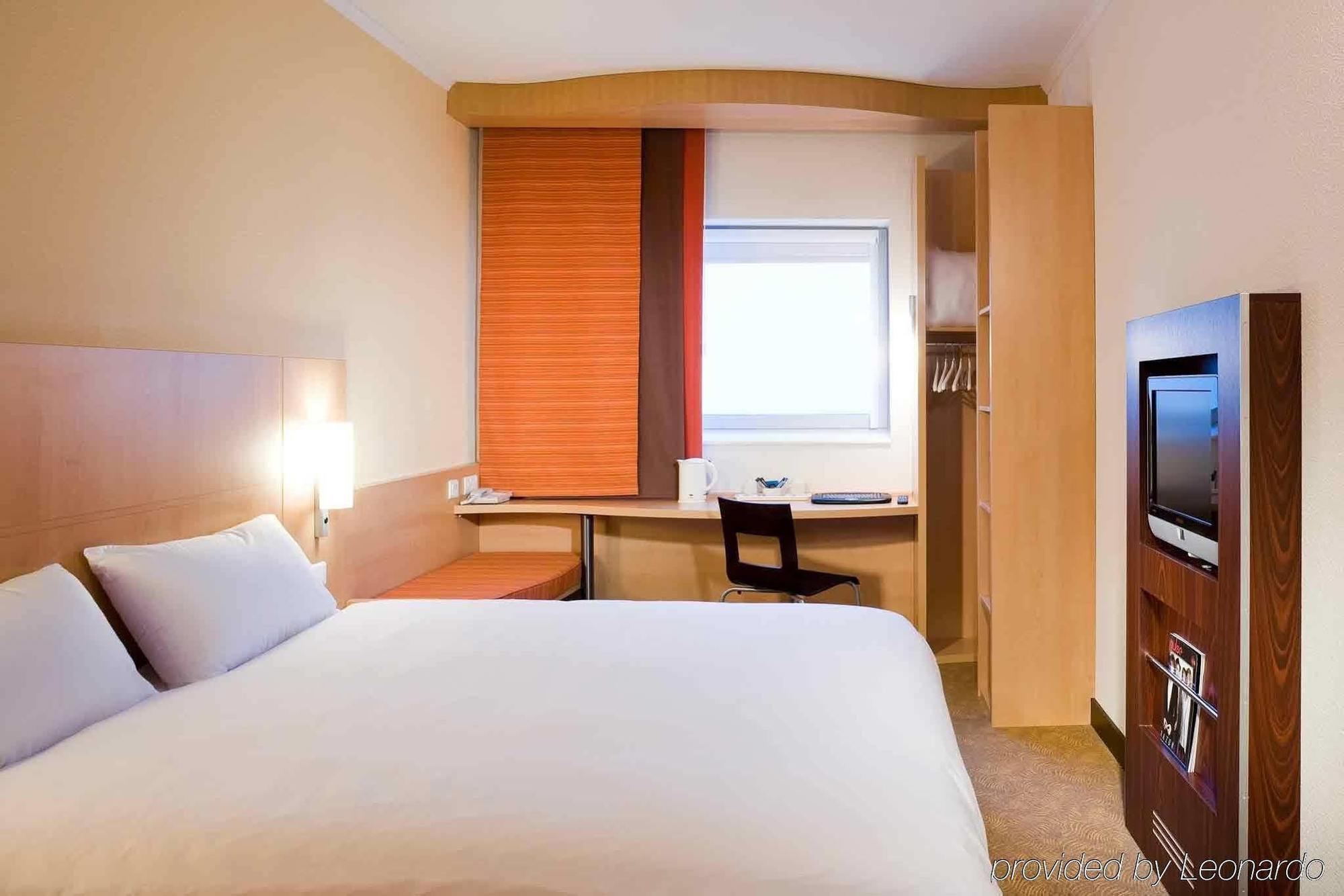 Hotel ibis London Stratford Exterior foto